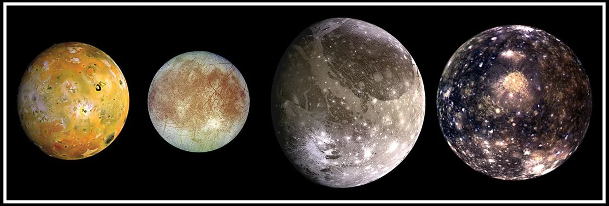 Io, Europa, Ganimedes e Calisto em montagem de observações da Galileo; não é uma foto das quatro luas juntas.