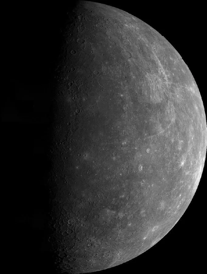 Mercúrio: Mosaico de Mercúrio feito pela Mariner 10.