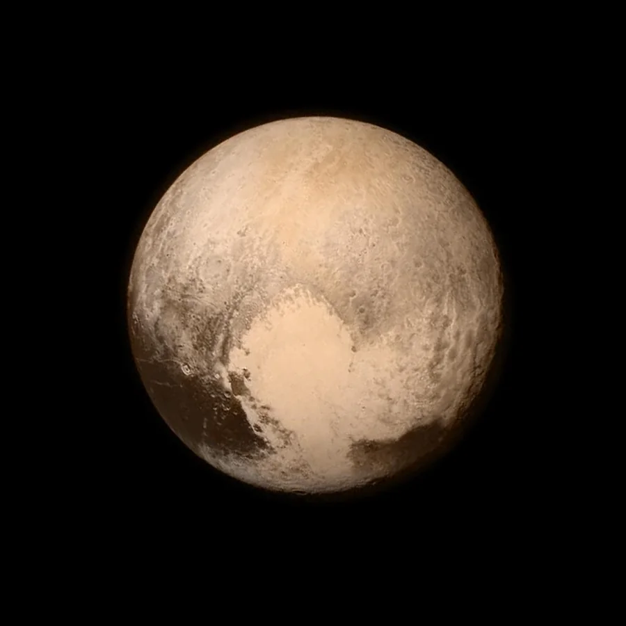 Plutão: Plutão visto pela missão New Horizons.
